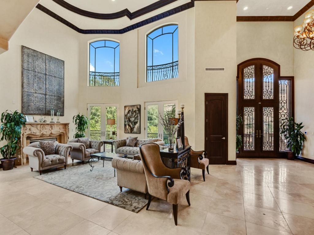 Robmar Mansion *