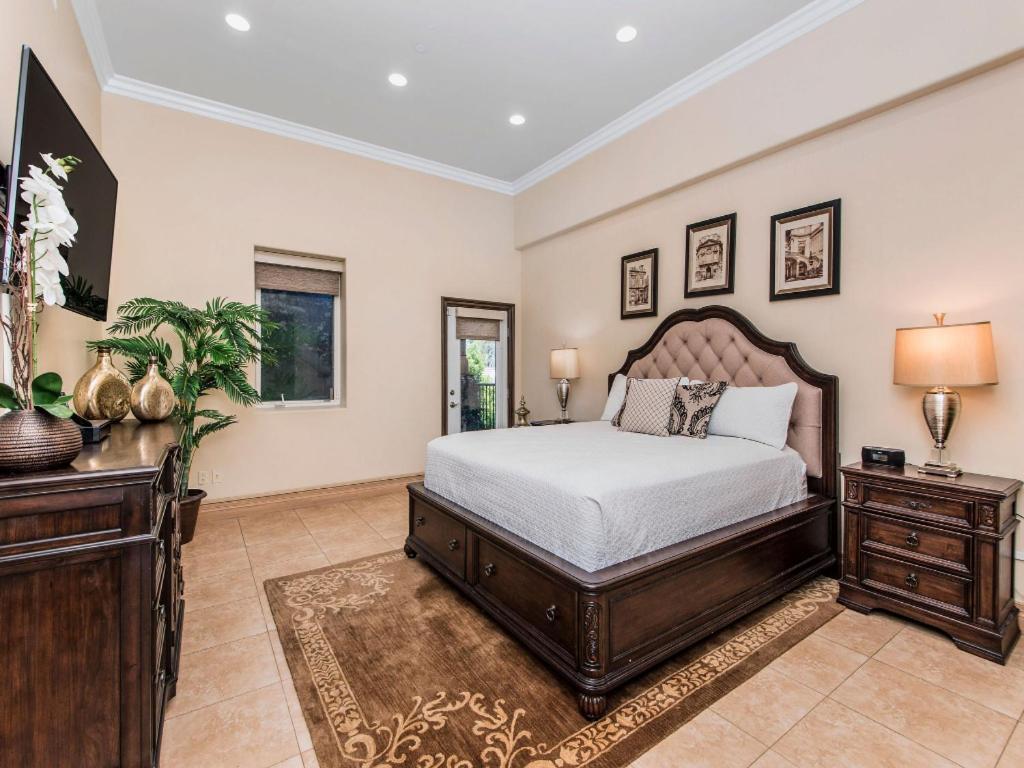 Villa Robmar Mansion *